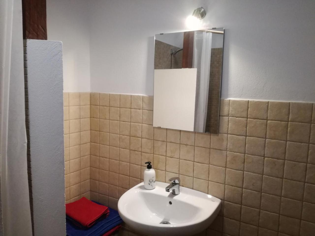 Surfhouse Hostel Famara Caleta De Famara Ngoại thất bức ảnh