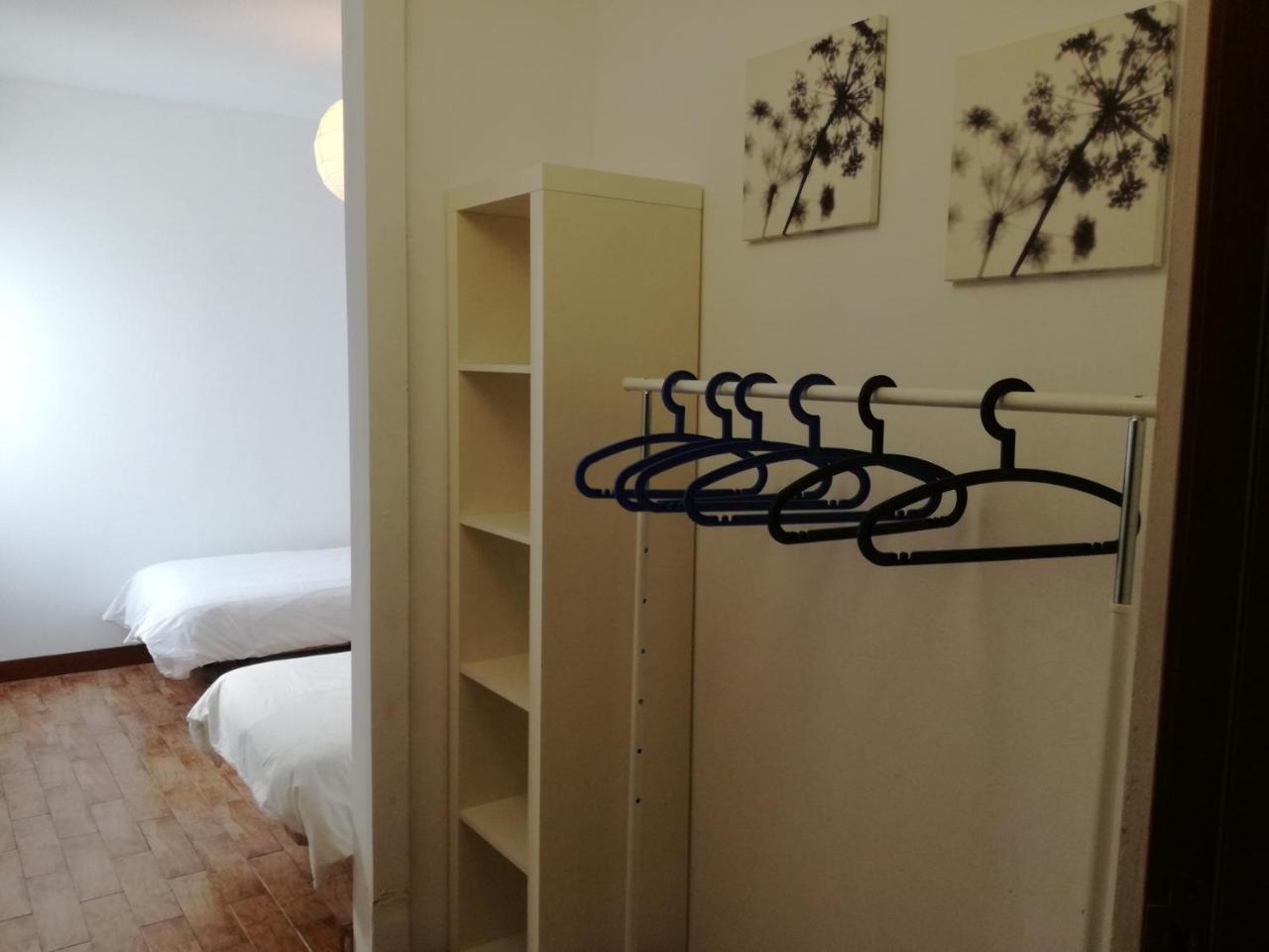 Surfhouse Hostel Famara Caleta De Famara Ngoại thất bức ảnh