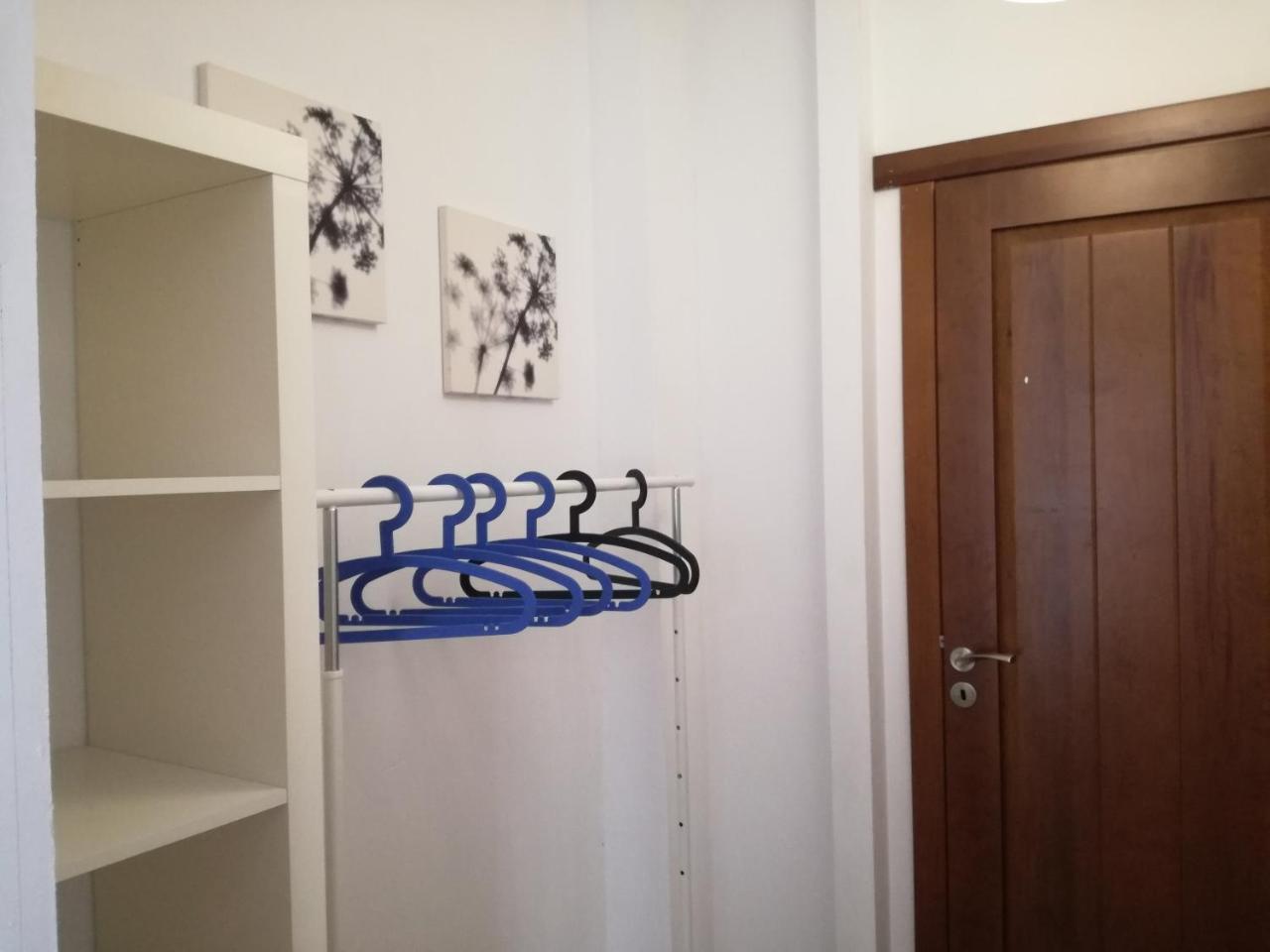 Surfhouse Hostel Famara Caleta De Famara Ngoại thất bức ảnh