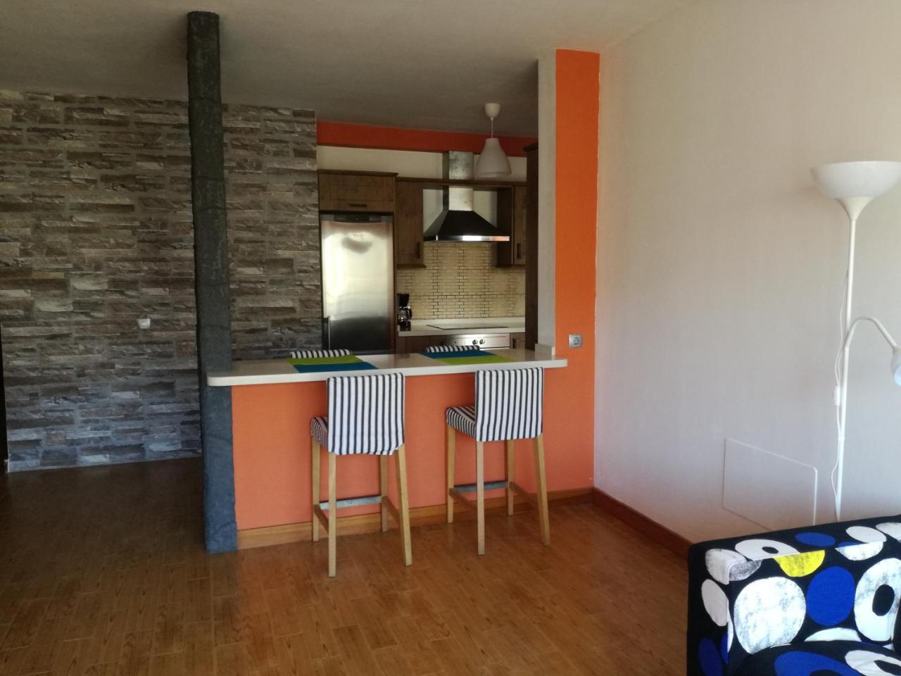 Surfhouse Hostel Famara Caleta De Famara Ngoại thất bức ảnh
