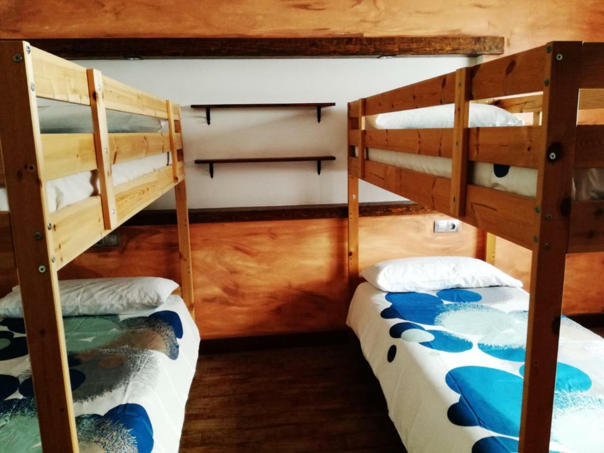 Surfhouse Hostel Famara Caleta De Famara Ngoại thất bức ảnh