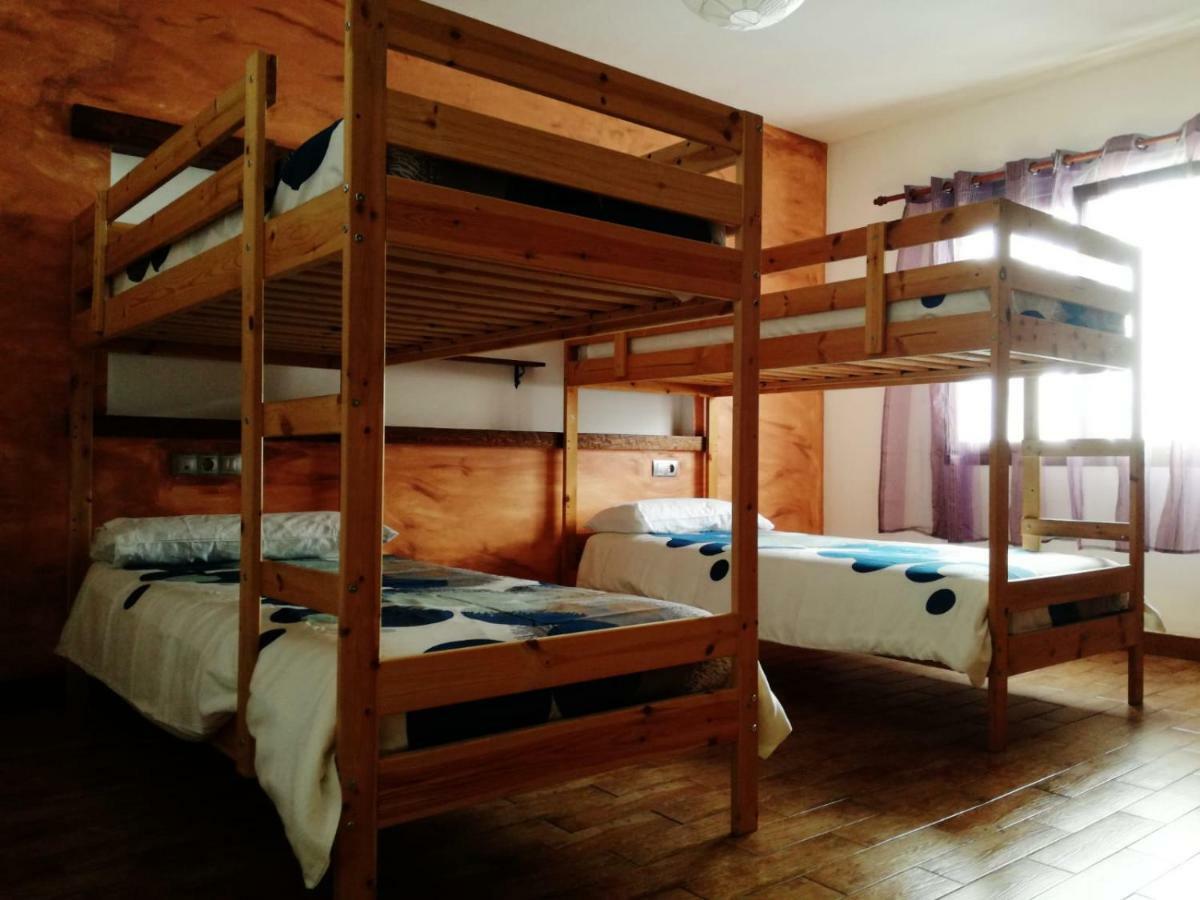 Surfhouse Hostel Famara Caleta De Famara Ngoại thất bức ảnh