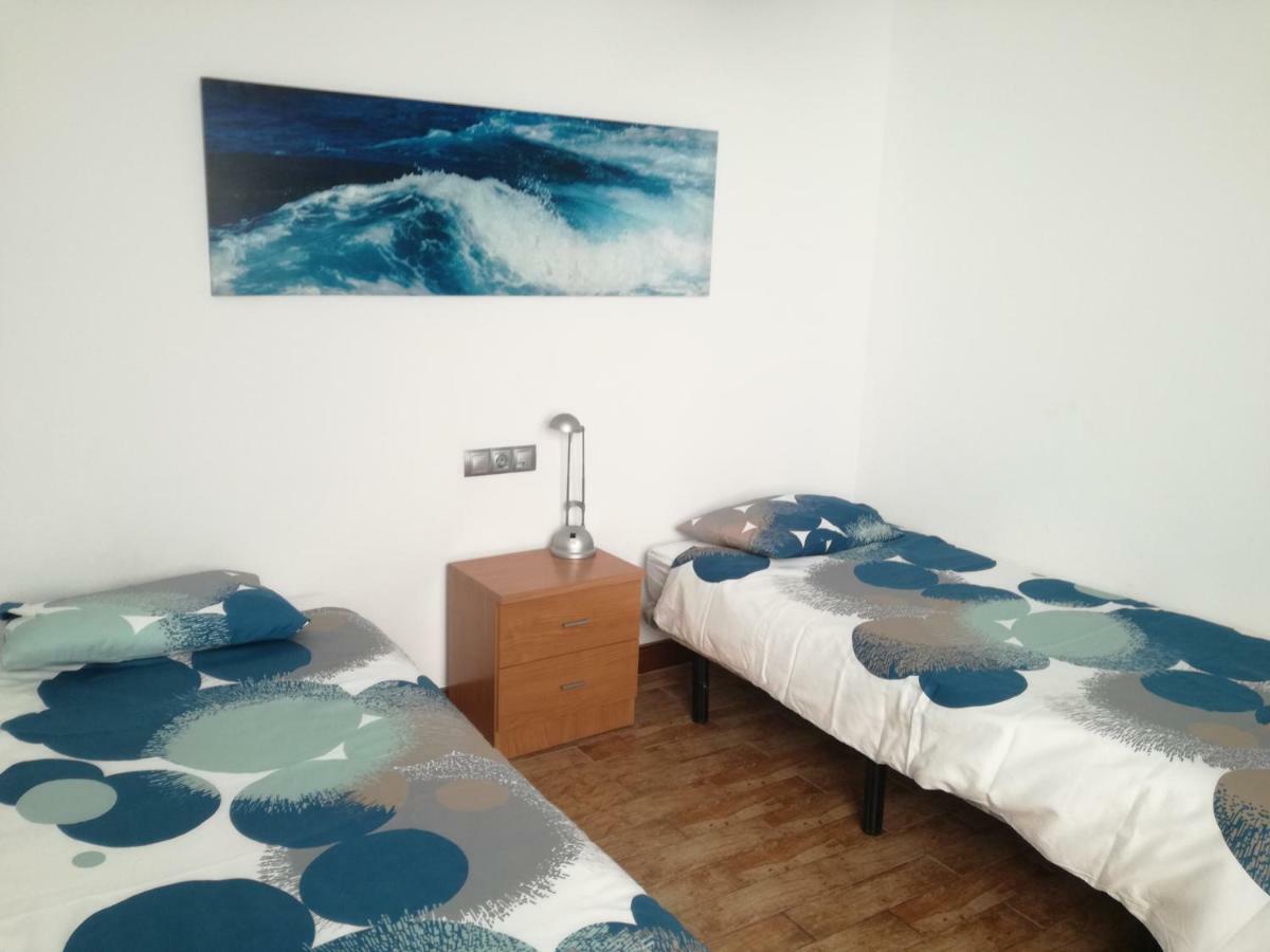 Surfhouse Hostel Famara Caleta De Famara Ngoại thất bức ảnh