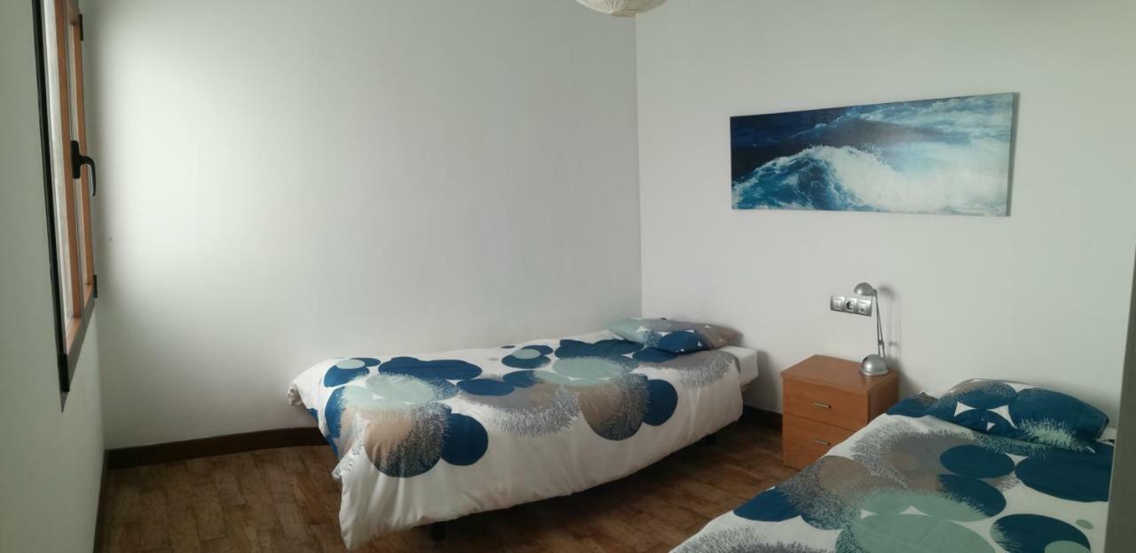 Surfhouse Hostel Famara Caleta De Famara Ngoại thất bức ảnh
