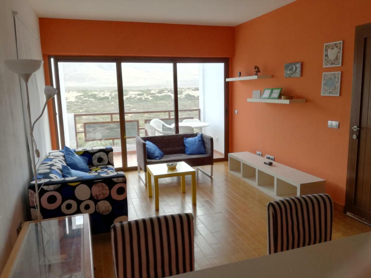 Surfhouse Hostel Famara Caleta De Famara Ngoại thất bức ảnh