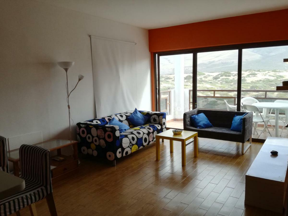 Surfhouse Hostel Famara Caleta De Famara Ngoại thất bức ảnh