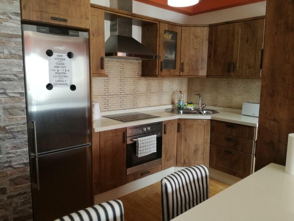 Surfhouse Hostel Famara Caleta De Famara Ngoại thất bức ảnh