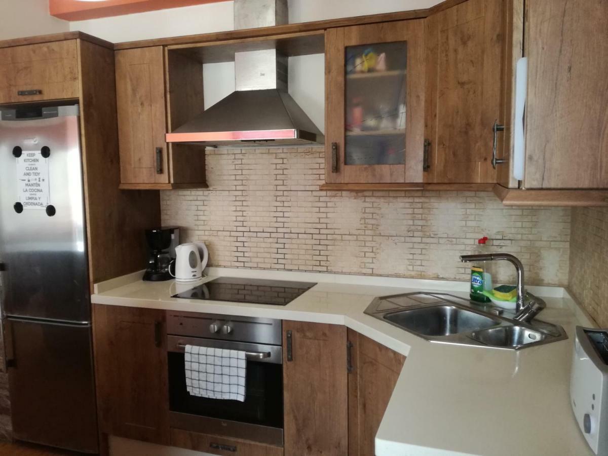 Surfhouse Hostel Famara Caleta De Famara Ngoại thất bức ảnh